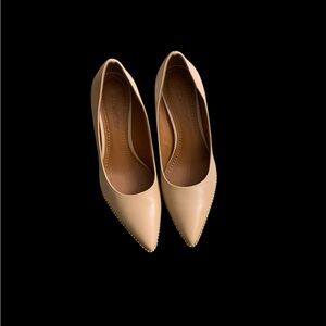 Coach Women's elegant Beige pointed-toe Heels size:8